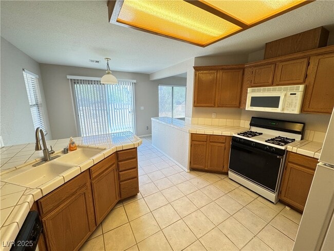 7273 Vista Bonita Dr in Las Vegas, NV - Building Photo - Building Photo