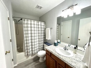 2308 Heatherfield Ln in Norman, OK - Foto de edificio - Building Photo