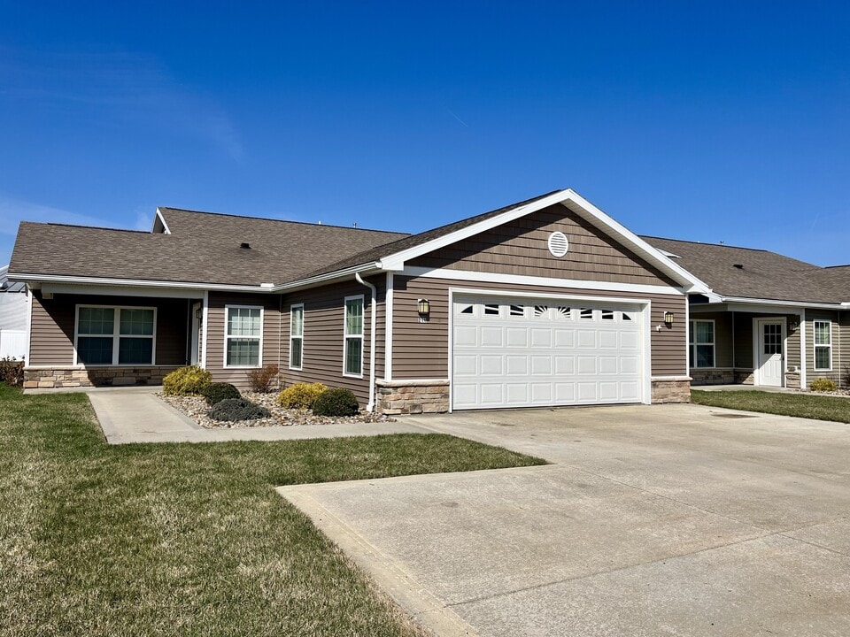 211 1st St in Holmesville, OH - Building Photo