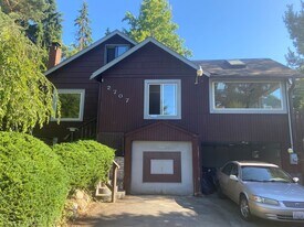 2707 NE 103rd St in Seattle, WA - Building Photo