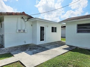 9301 SW 37th St in Miami, FL - Building Photo - Building Photo
