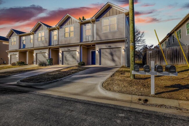 10670 Washita Dr, Unit 10664 Washita Dr. - Southchase Townhomes in Tyler, TX - Building Photo - Building Photo