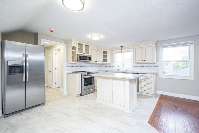 62 Suffield St in Agawam, MA - Building Photo - Building Photo