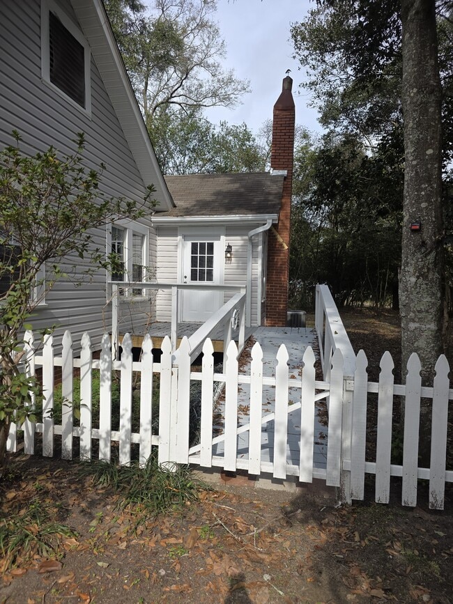 705 E Water Ave in Geneva, AL - Building Photo - Building Photo