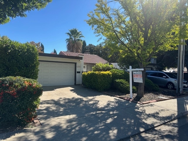 property at 304 N Riverside Dr