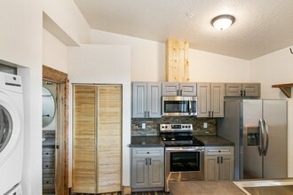 6174 Lay About Ln in Lolo, MT - Foto de edificio - Building Photo