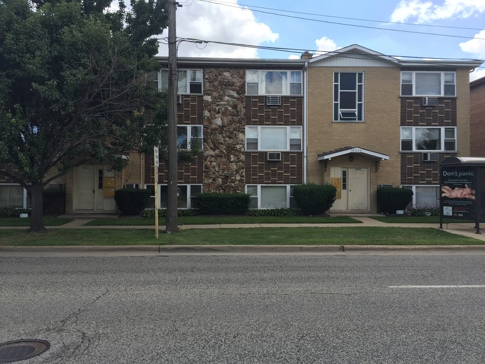 9231-9235 Irving Park Rd in Schiller Park, IL - Foto de edificio