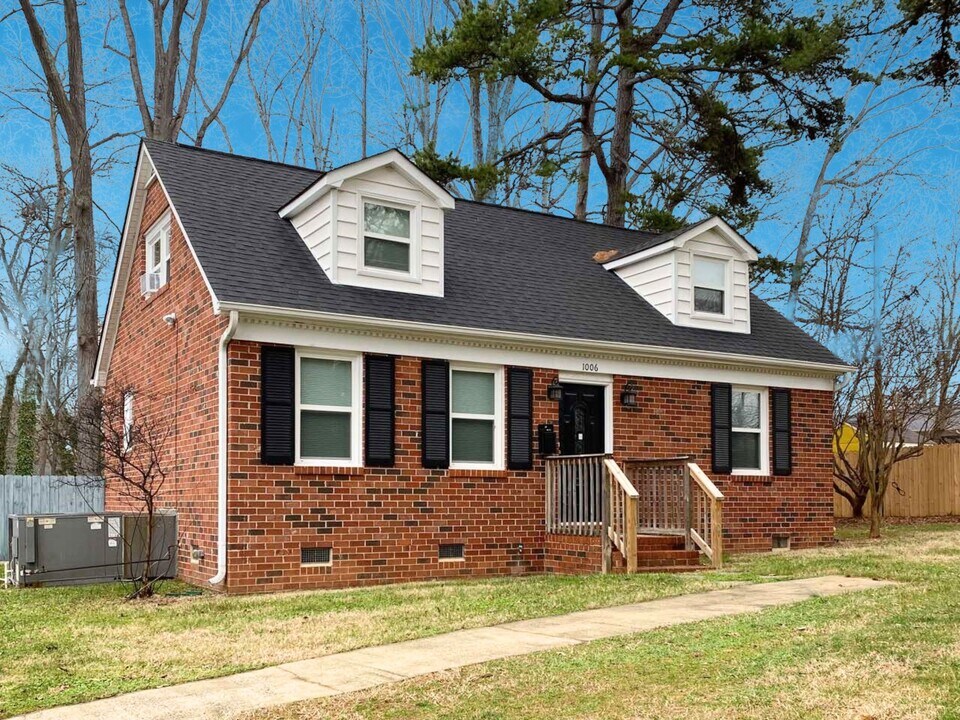 1006 Woodvale Ave in Gastonia, NC - Building Photo