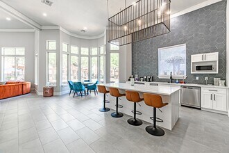 Oasis at Piney Point in Houston, TX - Building Photo - Building Photo
