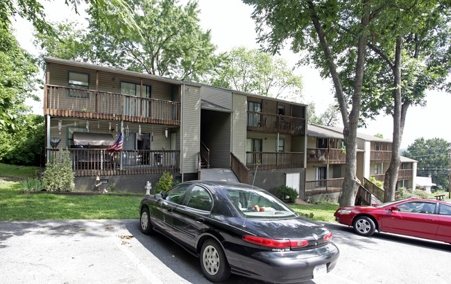 Shadowwood Apartments in Sevierville, TN - Foto de edificio - Building Photo