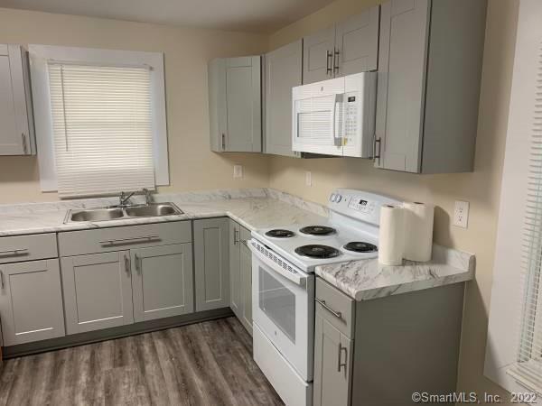 211 W Thames St in Norwich, CT - Building Photo