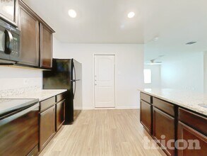 3119 Gilbert Garden in Converse, TX - Foto de edificio - Building Photo