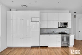 525 Clinton Ave in Brooklyn, NY - Building Photo - Building Photo