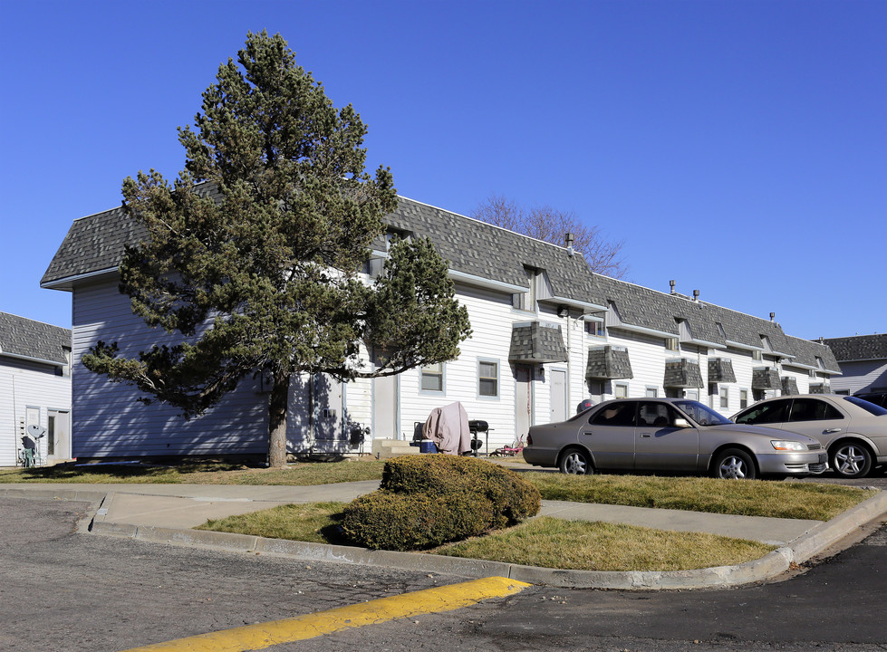 Montview Heights in Aurora, CO - Building Photo