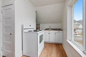 1528 Ridge Ave in Coraopolis, PA - Building Photo - Building Photo