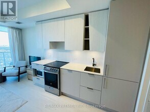 3900 Confederation Pkwy in Mississauga, ON - Building Photo - Building Photo