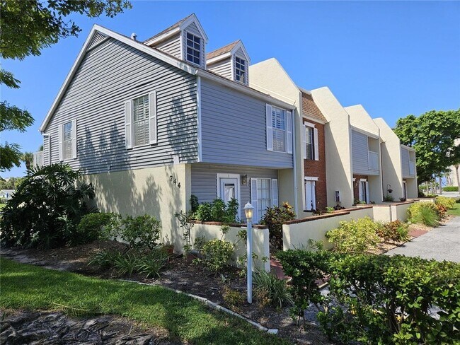 744 Cadiz Rd