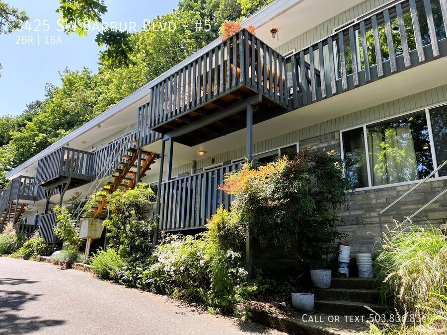 3425 SW Barbur Blvd in Portland, OR - Building Photo