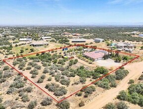 7438 Woodcliff St in Phelan, CA - Foto de edificio - Building Photo