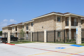 Villa Regale Apartments in McAllen, TX - Foto de edificio - Building Photo