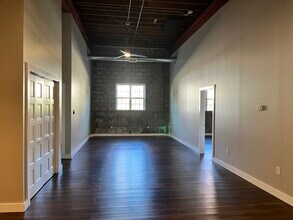 108 Adams St, Unit 230 in Leominster, MA - Building Photo - Building Photo
