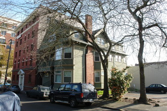 110 NW King Ave in Portland, OR - Foto de edificio - Building Photo