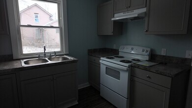 422 Downing Pl in Akron, OH - Building Photo - Building Photo