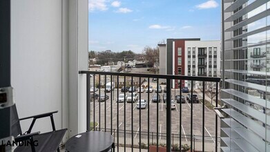 2165 Nolensville Pk, Unit 2-019 in Nashville, TN - Foto de edificio - Building Photo