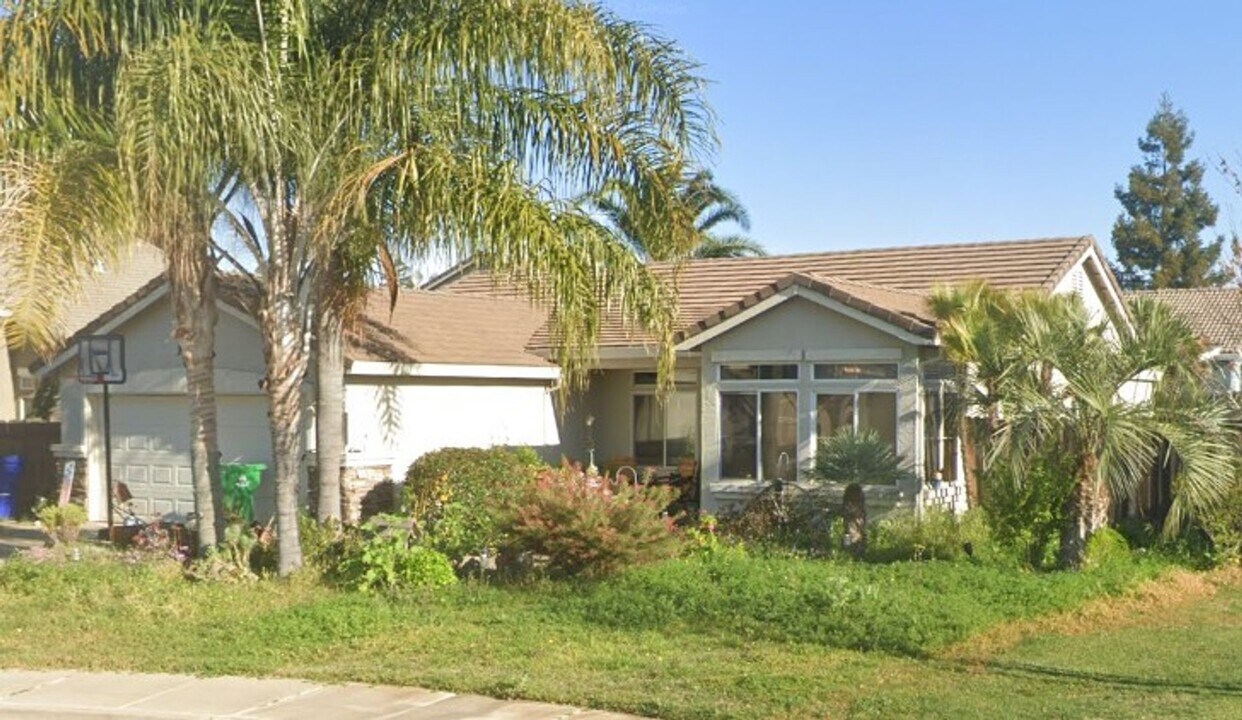 1817 Briar Brook Ct in Atwater, CA - Building Photo