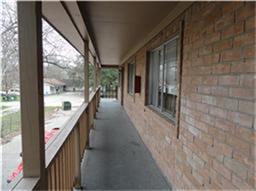 110 Oakdale St-Unit -4 in Dayton, TX - Foto de edificio - Building Photo