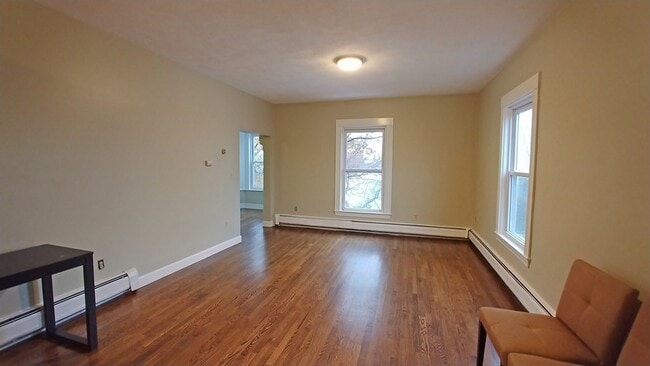 136 Walnut St, Unit 2 in Somerville, MA - Building Photo - Building Photo