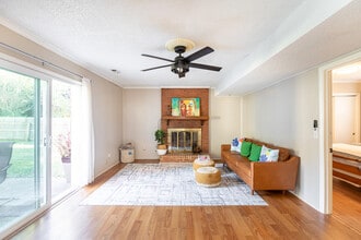 6012 Old Coach Rd in Charlotte, NC - Building Photo - Building Photo