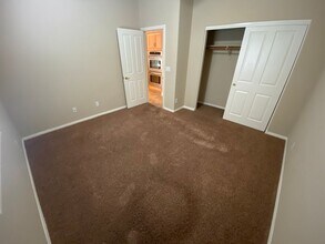 2650 Hourglass Dr in Henderson, NV - Building Photo - Building Photo