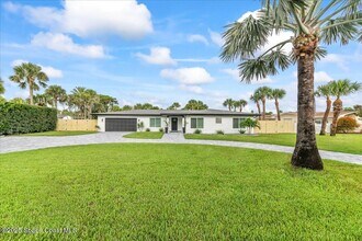 300 Oak St in Melbourne Beach, FL - Building Photo - Building Photo