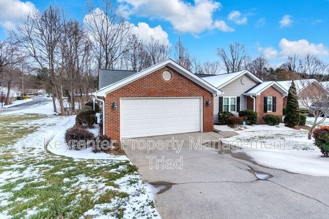 1 Brandywine Cir in Greensboro, NC - Building Photo - Building Photo