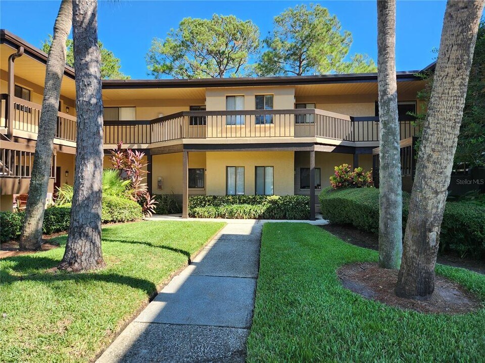 2685 Sabal Springs Cir in Clearwater, FL - Building Photo