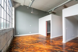 Bradford Mills Lofts in Louisville, KY - Foto de edificio - Building Photo