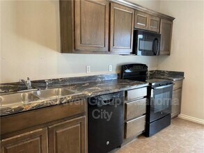 1014 SW 92nd St in Oklahoma City, OK - Building Photo - Building Photo