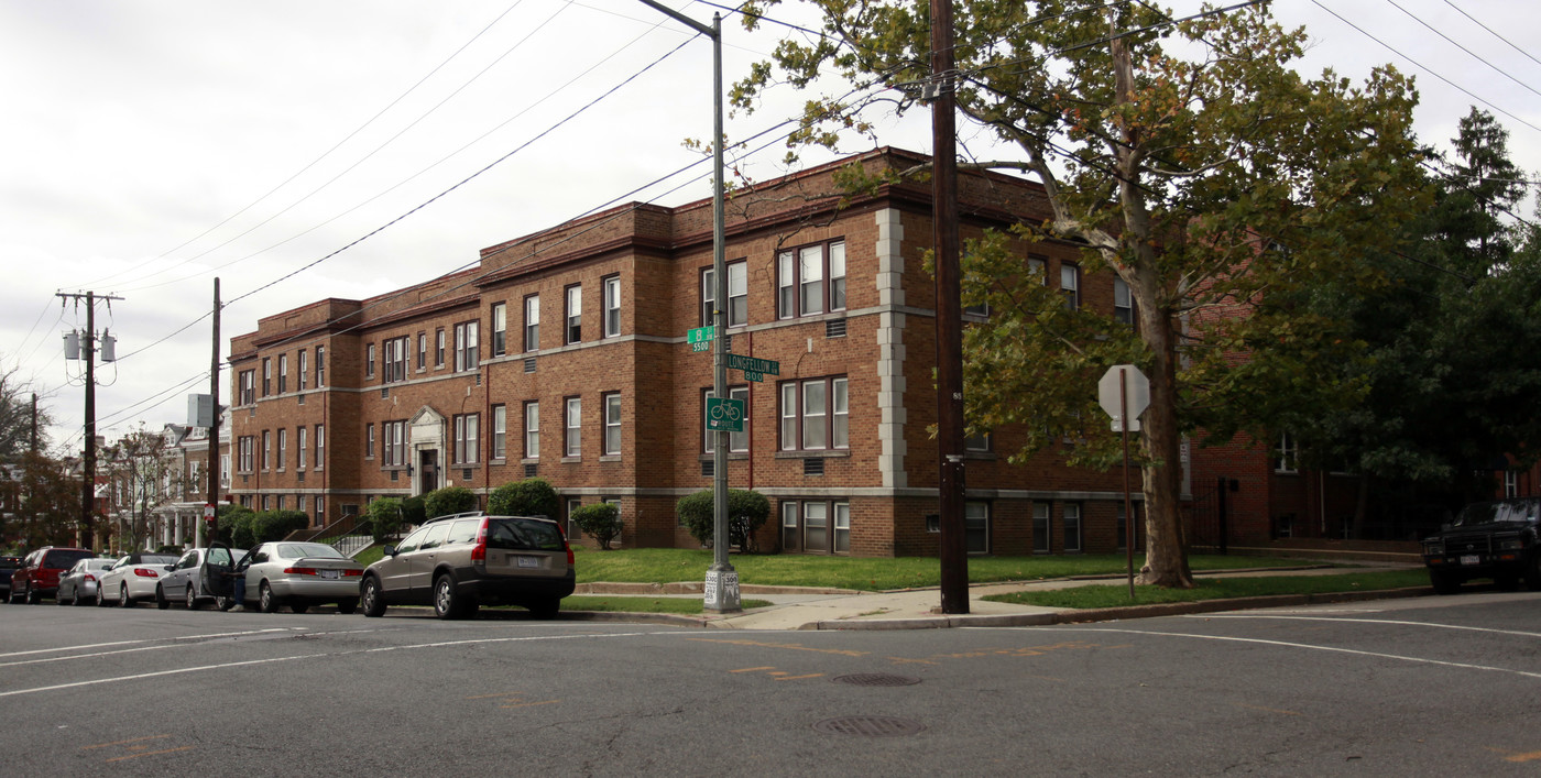 5524 8th St NW in Washington, DC - Foto de edificio