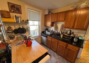 176 Elm St, Unit 2 in North Cambridge, MA - Building Photo - Building Photo