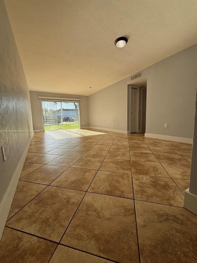 7600 SW 82nd St