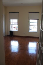 719 Driggs Ave, Unit 2nd Floor in Brooklyn, NY - Foto de edificio - Building Photo