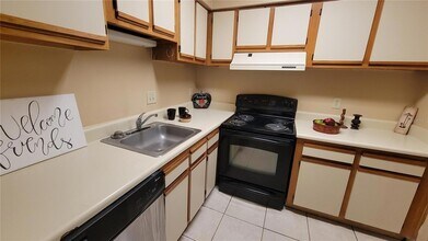 4111 S Semoran Blvd, Unit 21 in Orlando, FL - Building Photo - Building Photo