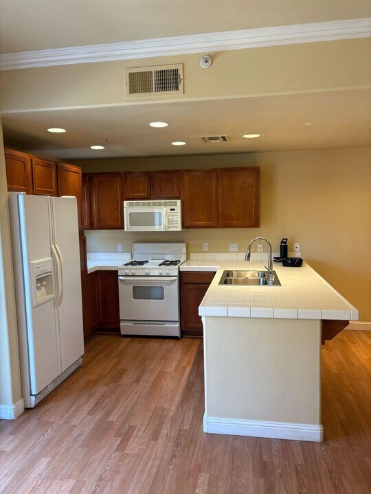 4800 Westlake Pkwy in Sacramento, CA - Building Photo