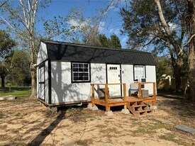 13298 County Rd 190 in Alvin, TX - Building Photo
