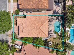 11012 NW 59th St in Doral, FL - Building Photo - Building Photo