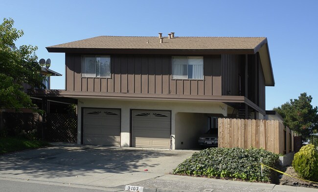3103 Birmingham Dr in Richmond, CA - Foto de edificio - Building Photo