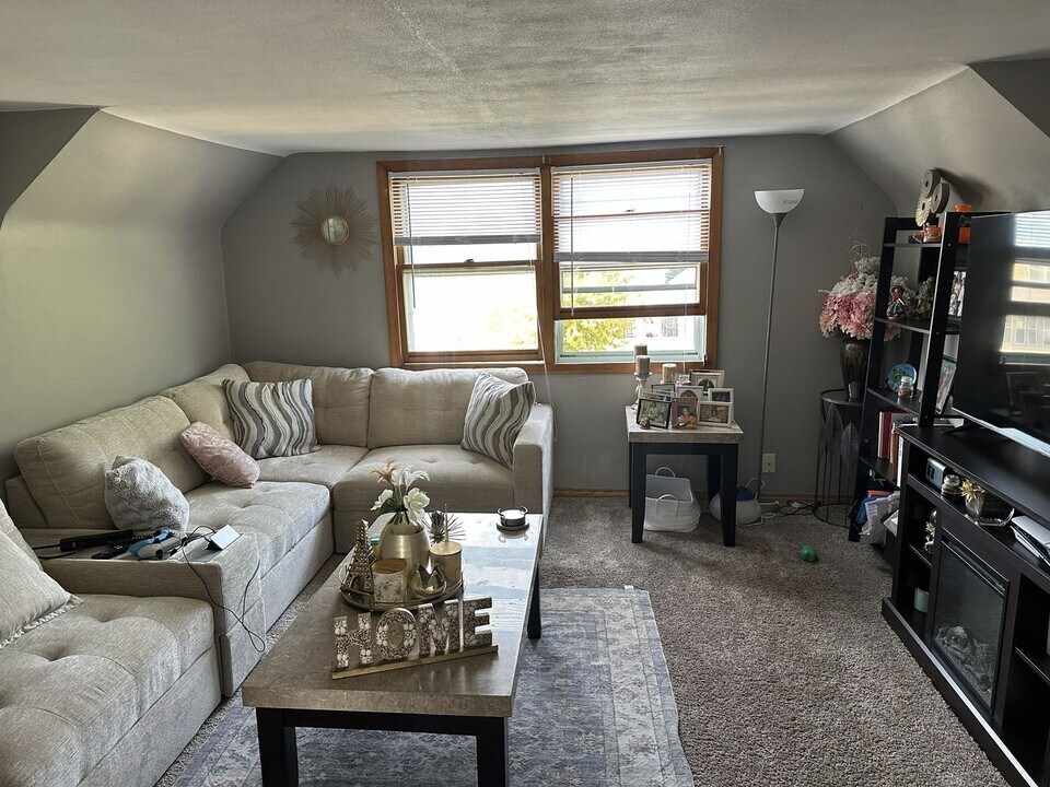 3827 E Edgerton Ave in Cudahy, WI - Building Photo