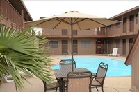 Building Photo - 4 Rent Weekly- Phoenix Northwest Apartments in Phoenix, Arizona