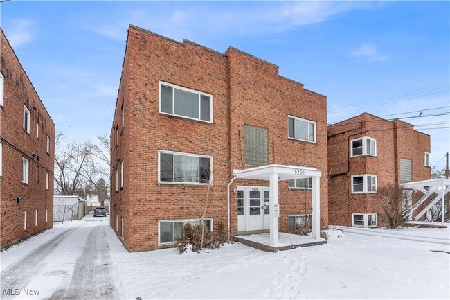 5208 Lee Rd in Maple Heights, OH - Building Photo - Building Photo